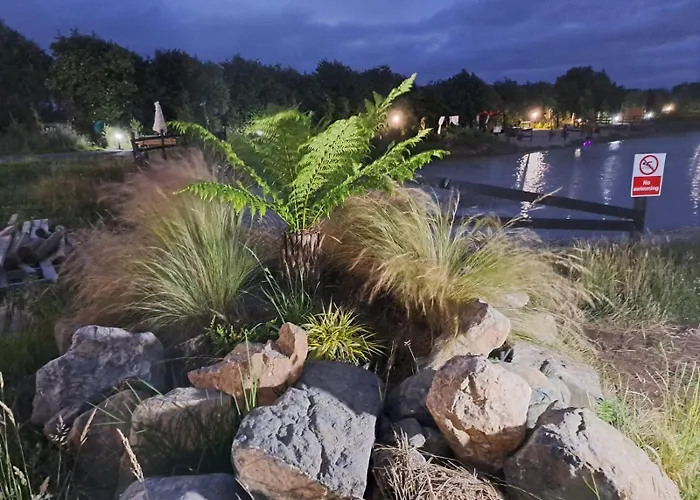 Pond 2ppl-private Hot Tub Errill